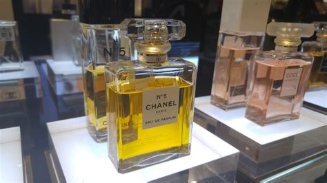 chanel no 5 what does it smell like|More.